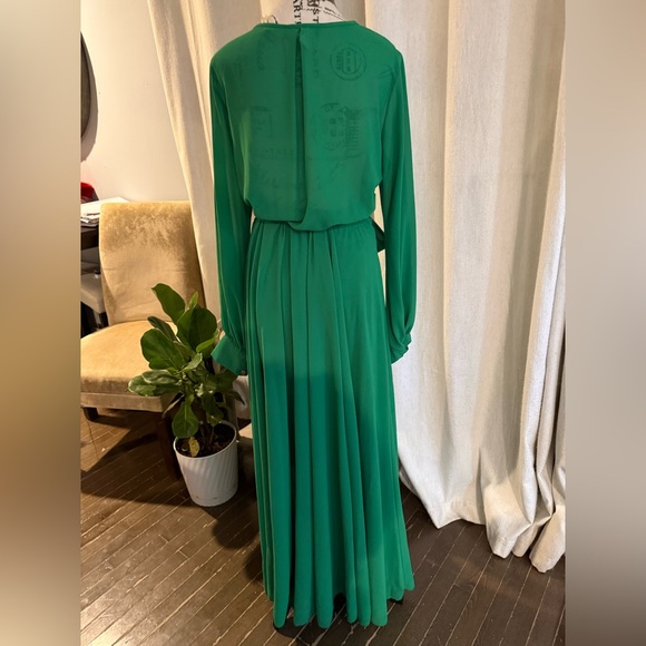 Elegant Green Maxi Dress - Picture 3 of 4